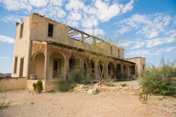 The Perry Mansion before restoration.